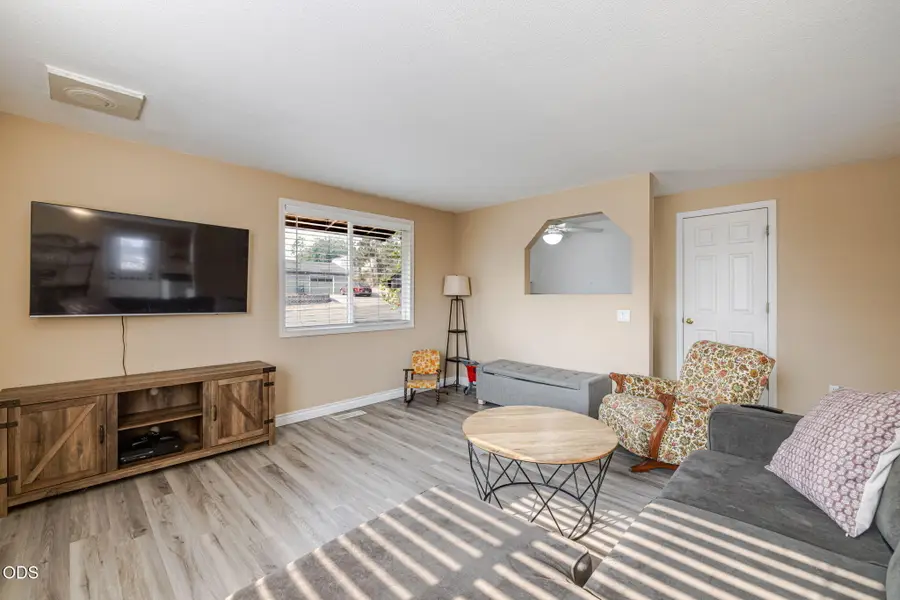 136 SE G Street, Madras, OR 97741 - #3