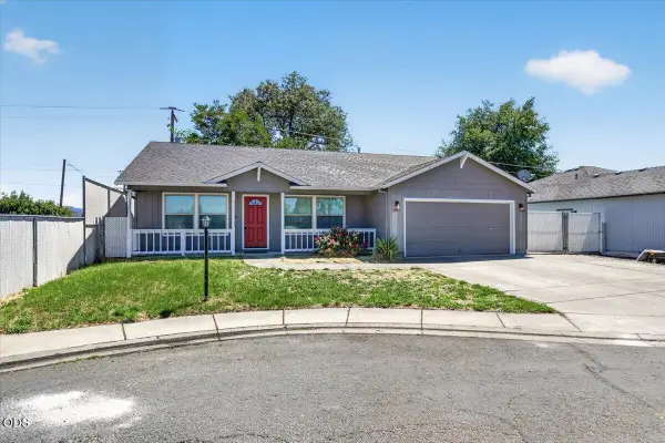 372 Sandi Way, Eagle Point, OR 97524
