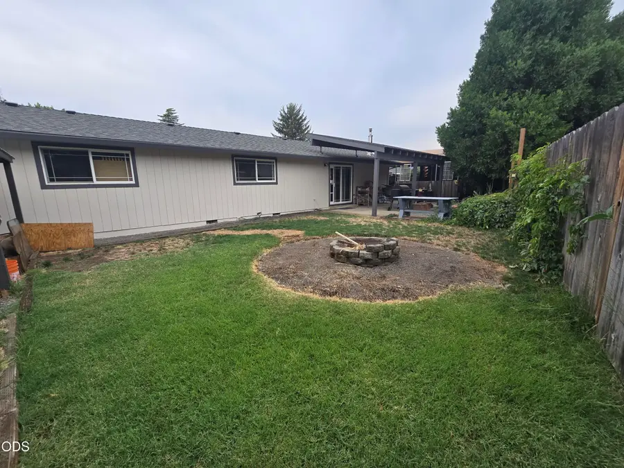 1158 Douglas Street, Medford, OR 97501 - #3