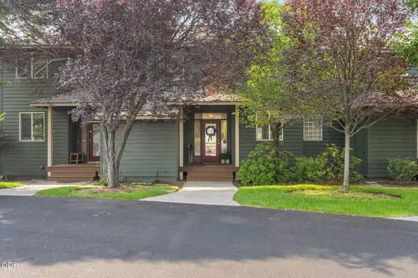1141 Golden Pheasant Drive, Redmond, OR 97756