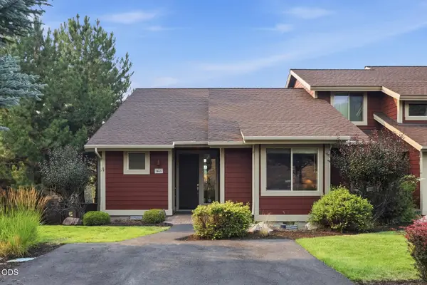 10614 Village Loop, Redmond, OR 97756