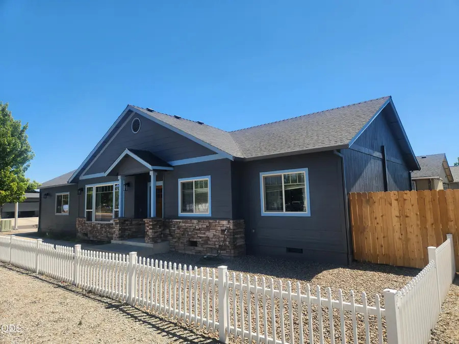 3806 Valley Meadows Drive, White City, OR 97503 - #3
