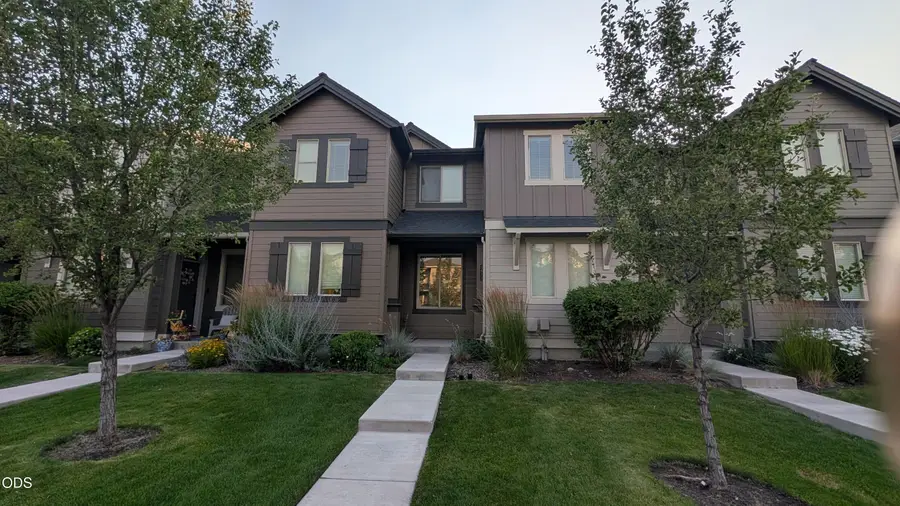 3433 SW 28th Street, Redmond, OR 97756 - #2