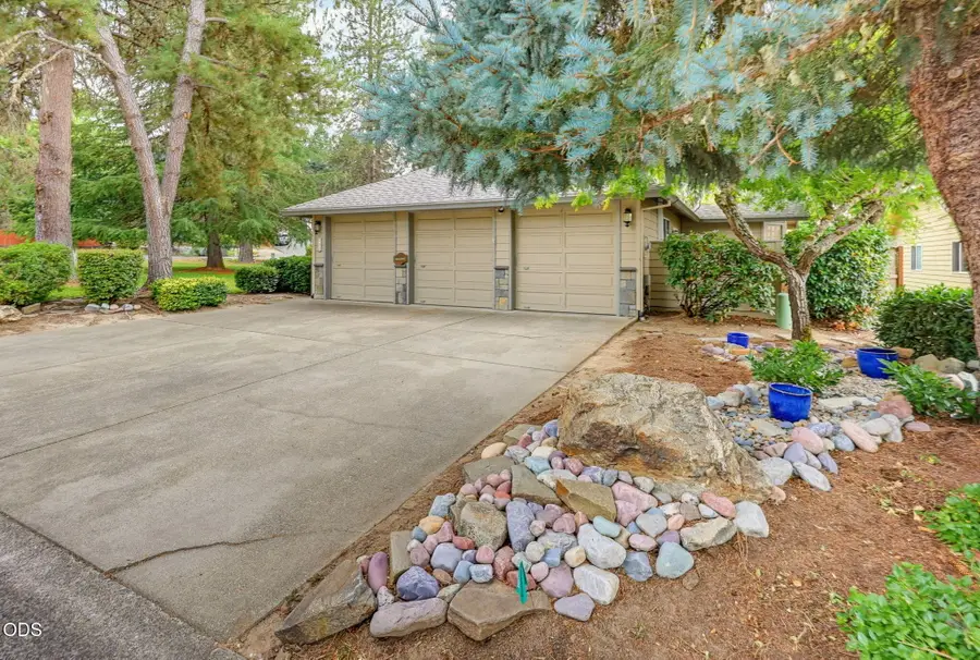100 Twisted Pine Drive, Grants Pass, OR 97527 - #3