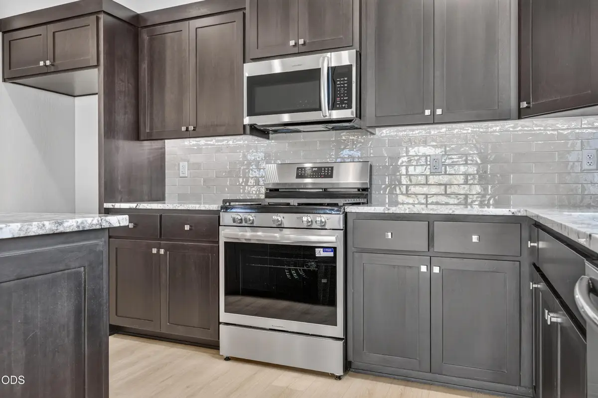 3233 Garner Way, Medford, OR 97504 - #1