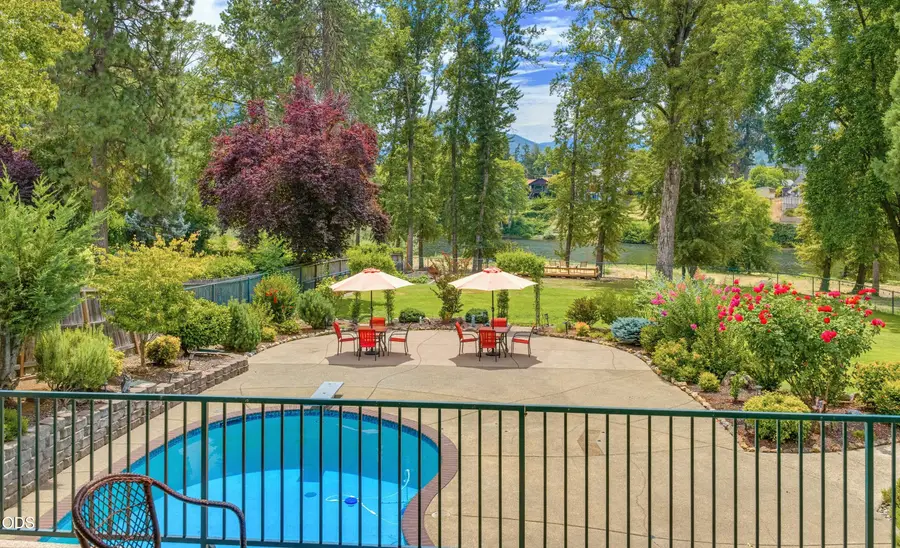 1099 SE Oriole Street, Grants Pass, OR 97526 - #3