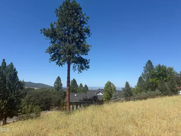 825 Royal Lane, Jacksonville, OR 97530