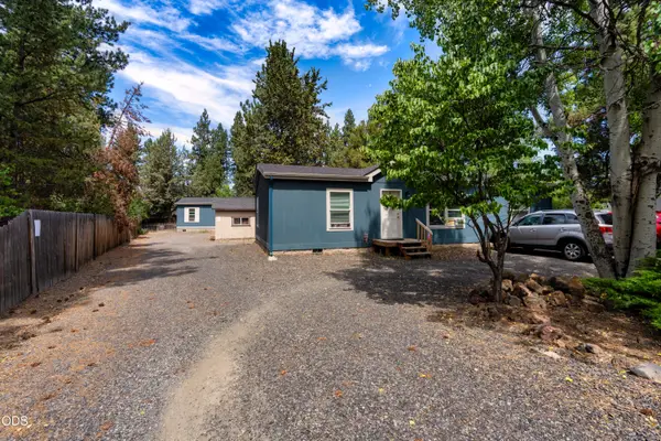 61071 Chuckanut Drive, Bend, OR 97702