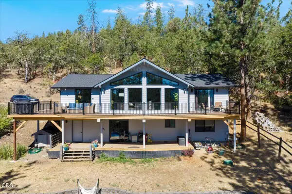 657 Greenleaf Drive, Eagle Point, OR 97524