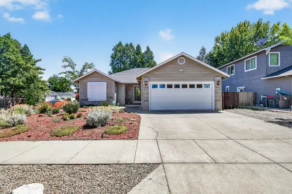 1717 Alexis Way, Medford, OR 97501