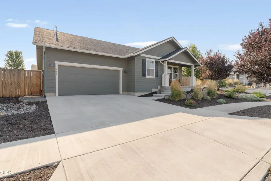 320 NW 33rd Street, Redmond, OR 97756 - #3