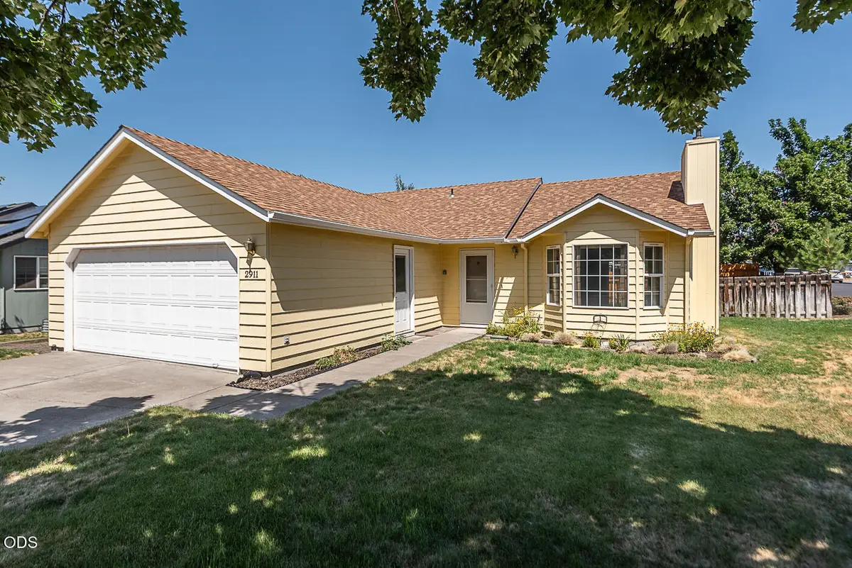 2911 SW Reindeer Avenue, Redmond, OR 97756 - #1