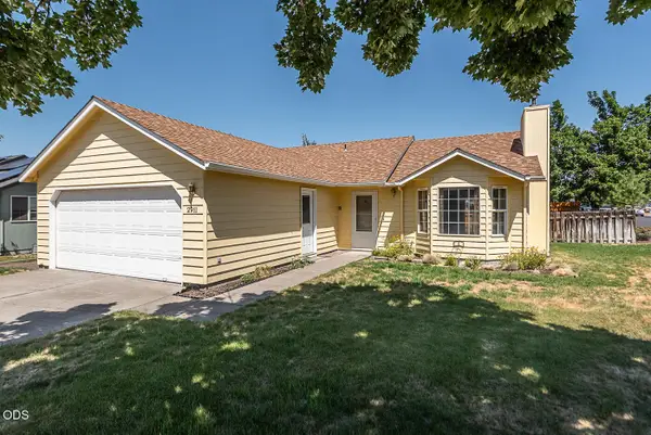 2911 SW Reindeer Avenue, Redmond, OR 97756