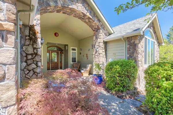 355 Madrone Ridge Drive, Grants Pass, OR 97527