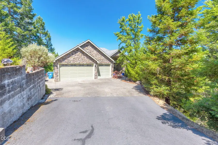 355 Madrone Ridge Drive, Grants Pass, OR 97527 - #3