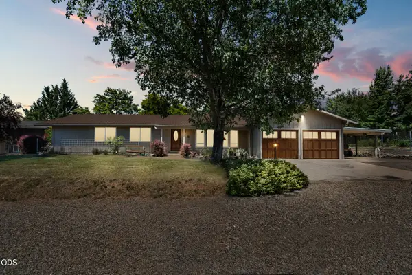 4050 Dark Hollow Road, Medford, OR 97501