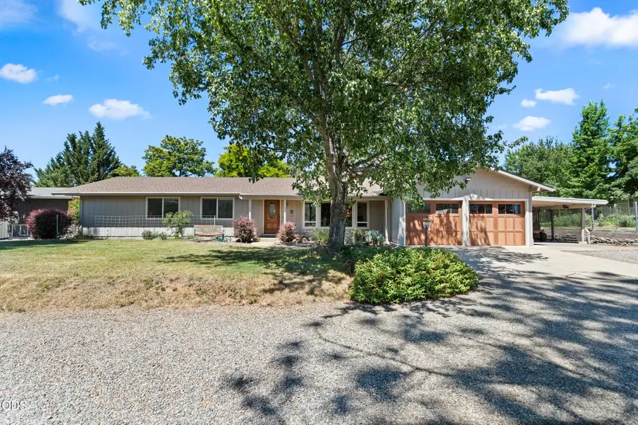 4050 Dark Hollow Road, Medford, OR 97501 - #3