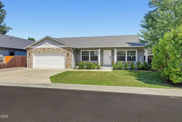 876 Holley Way, Central Point, OR 97502