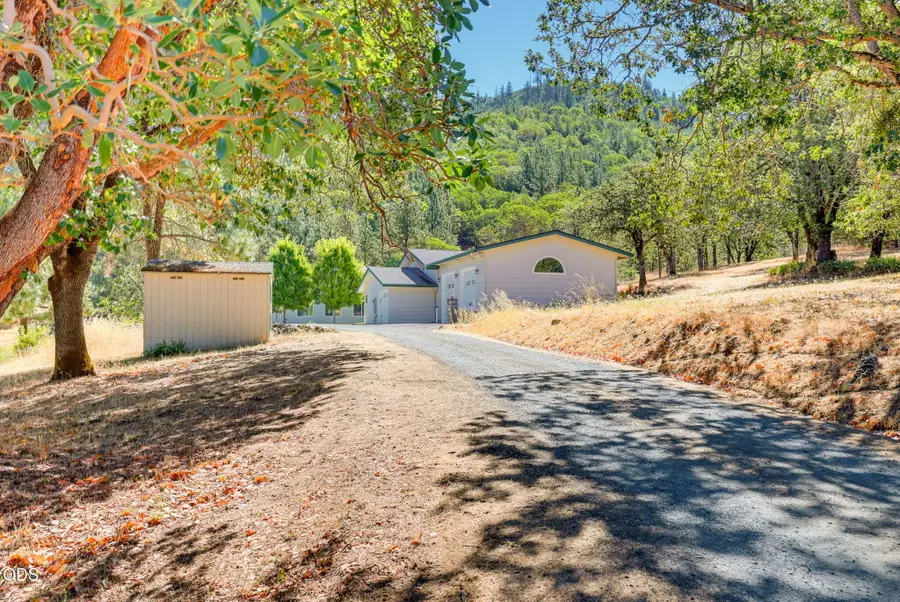 620 Wards Creek Road, Rogue River, OR 97537 - #3