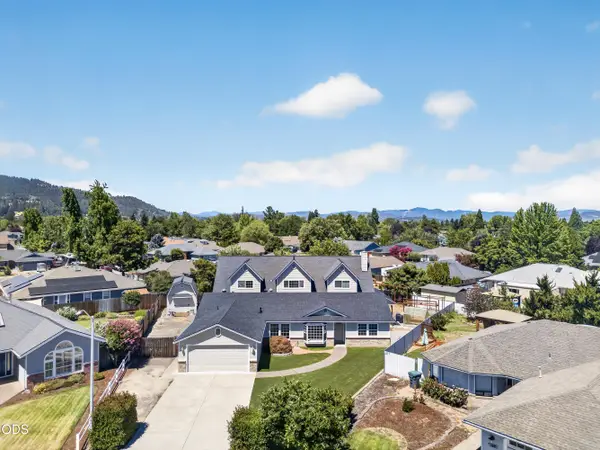 182 Justin Court, Central Point, OR 97502