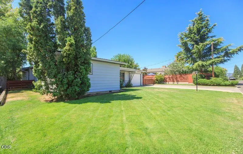 110 Windsor Way, Central Point, OR 97502 - #3