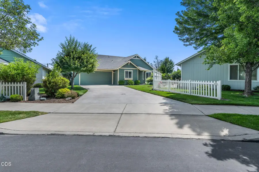 3738 SW 29th Street, Redmond, OR 97756 - #2
