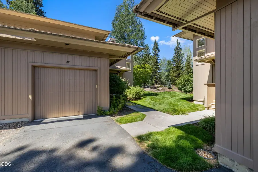 61875 Broken Top Drive #APT 27, Bend, OR 97702 - #2