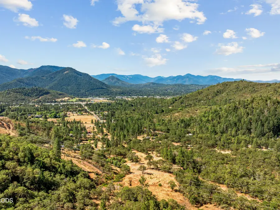 941 W Jones Creek Road, Grants Pass, OR 97526 - #2