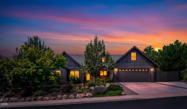 3525 SW 35th Place, Redmond, OR 97756
