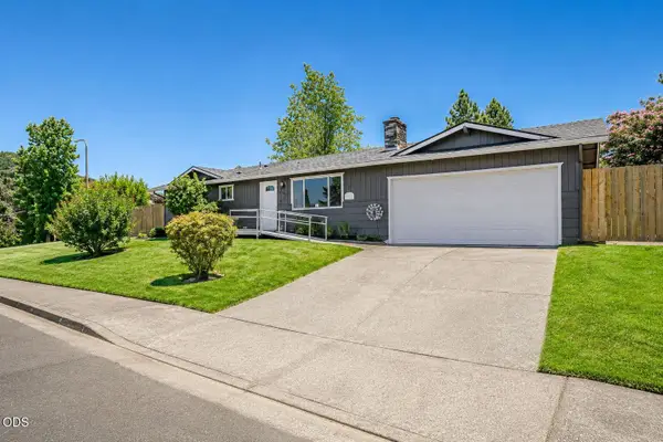 2890 Anita Circle, Medford, OR 97504