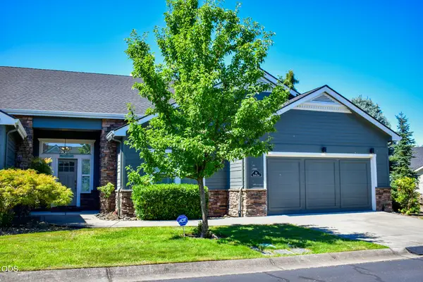 94 Skyhawk Drive, Eagle Point, OR 97524
