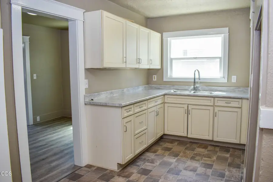515 N Riverside Avenue, Medford, OR 97501 - #2