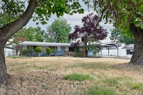 452 W Pine Street, Central Point, OR 97502