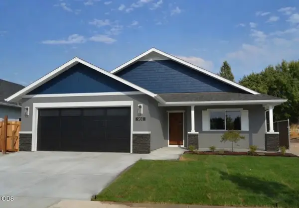 185 SW Quiet Water Lane, Grants Pass, OR 97527
