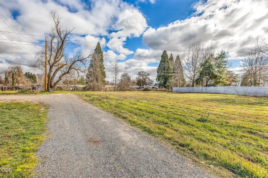 Cascade Drive, Central Point, OR 97502 - #3