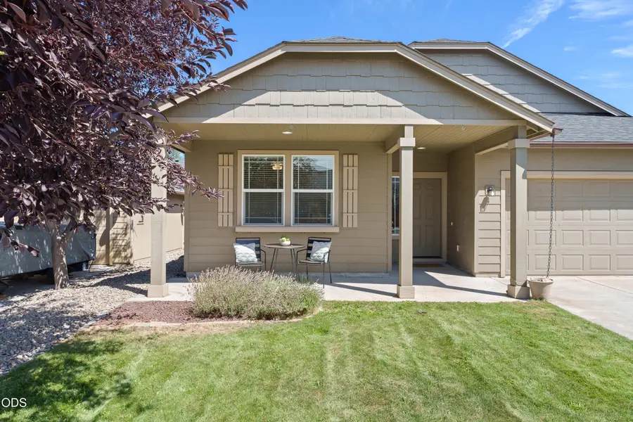 3301 NW Cedar Avenue, Redmond, OR 97756 - #2