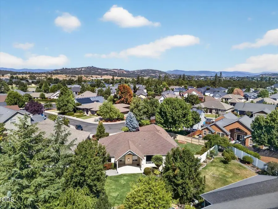 9 Aspen Court, Eagle Point, OR 97524 - #3