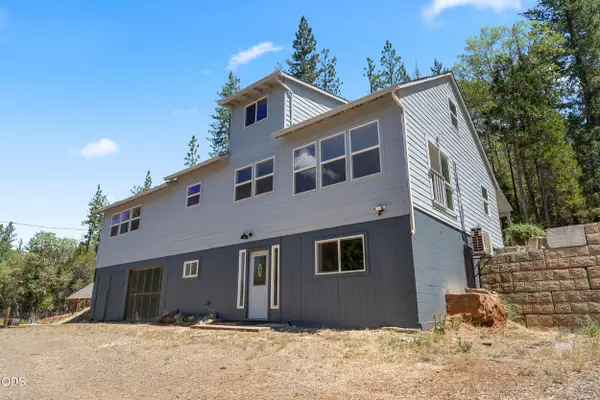 2016 Sykes Creek Road, Rogue River, OR 97537