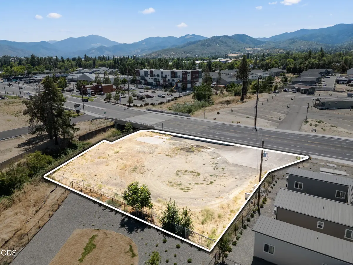 4119 S Pacific Highway, Medford, OR 97501 - #1