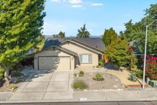 155 Country Hill Drive, Phoenix, OR 97535