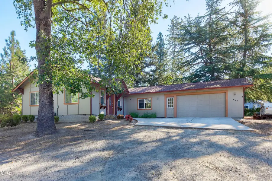 697 Jaynes Drive, Grants Pass, OR 97527 - #2