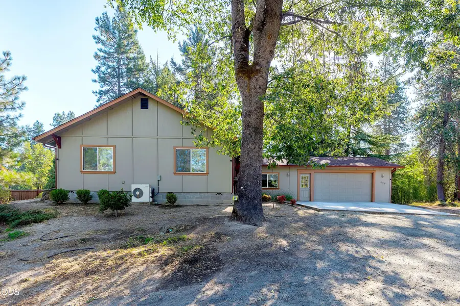 697 Jaynes Drive, Grants Pass, OR 97527 - #3