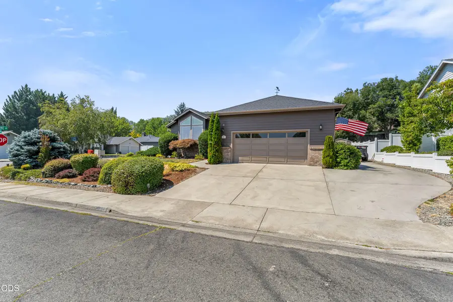 2004 NW Sarum Circle, Grants Pass, OR 97526 - #3