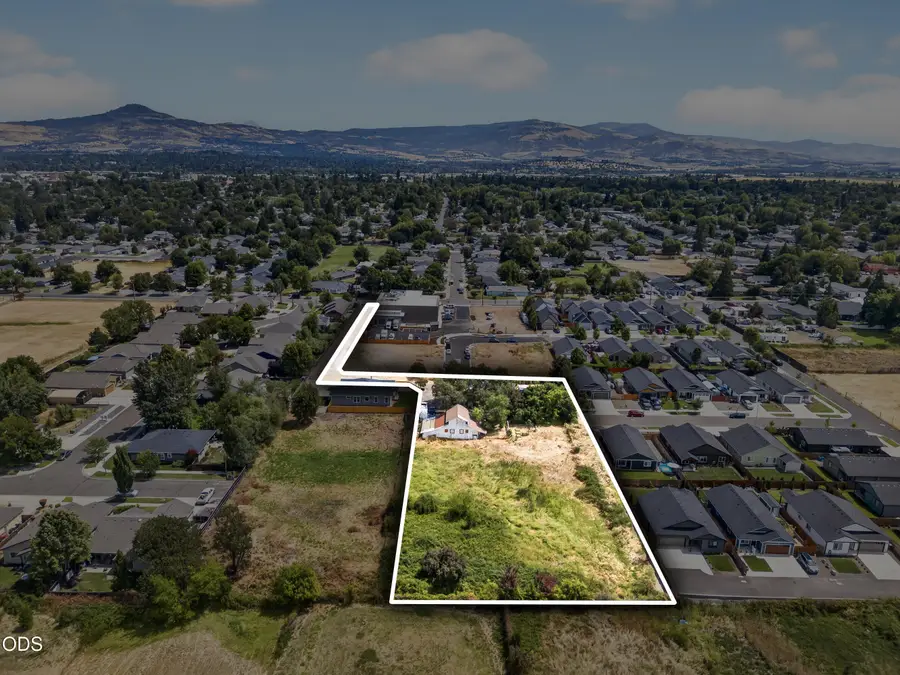 978 Cherry Street, Medford, OR 97501 - #2