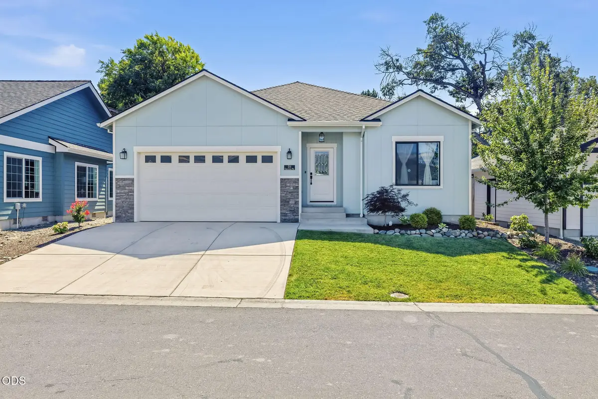211 Christopher Way, Talent, OR 97540 - #1