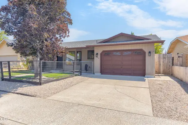 1045 Angler Lane, Grants Pass, OR 97527
