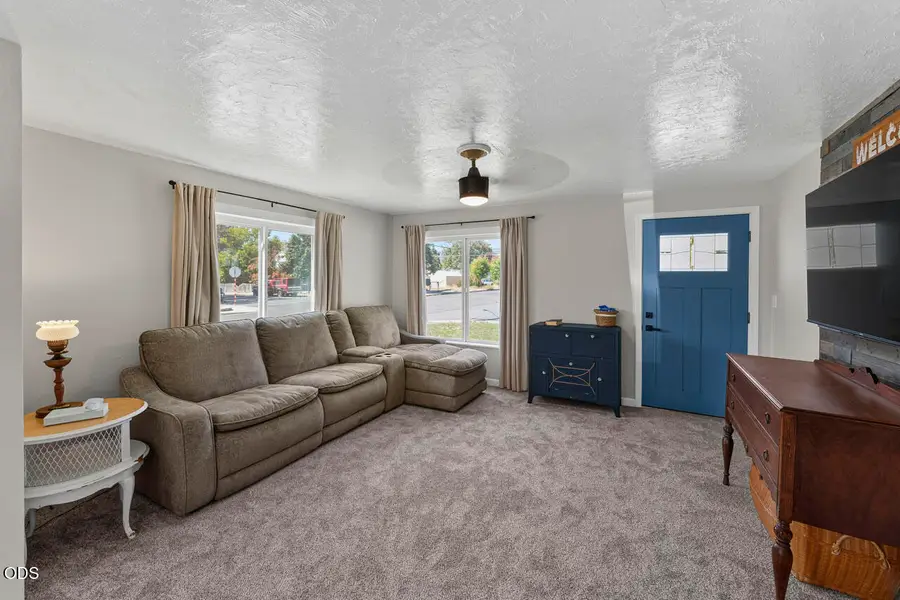 425 SW Burgess Street, Grants Pass, OR 97526 - #2