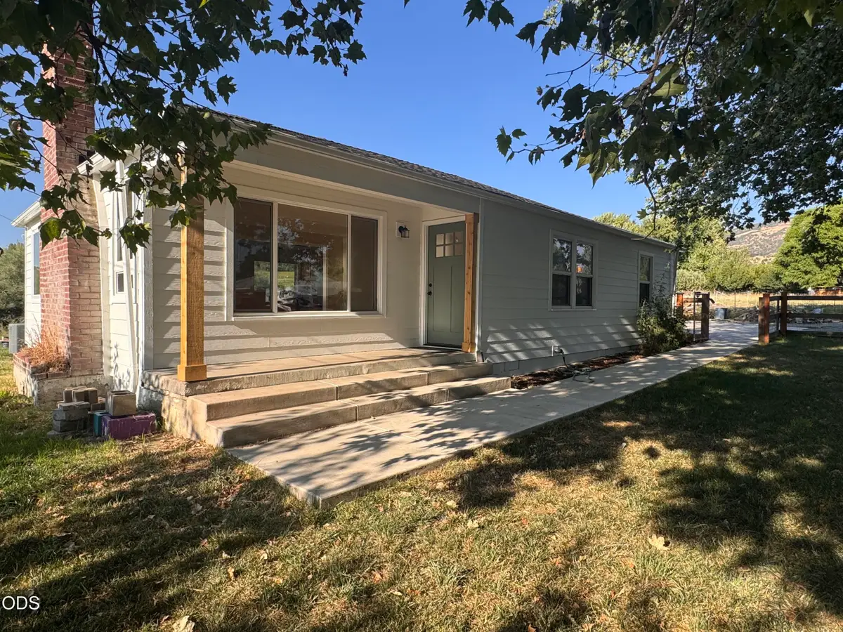 4785 Fern Valley Road, Medford, OR 97504 - #1