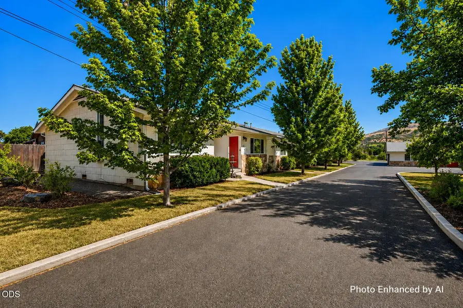 130 S Main Street, Phoenix, OR 97535 - #3
