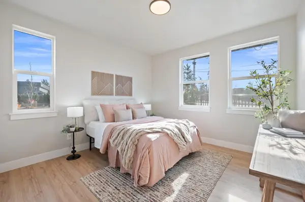 20552 NE Empire Avenue, Bend, OR 97701
